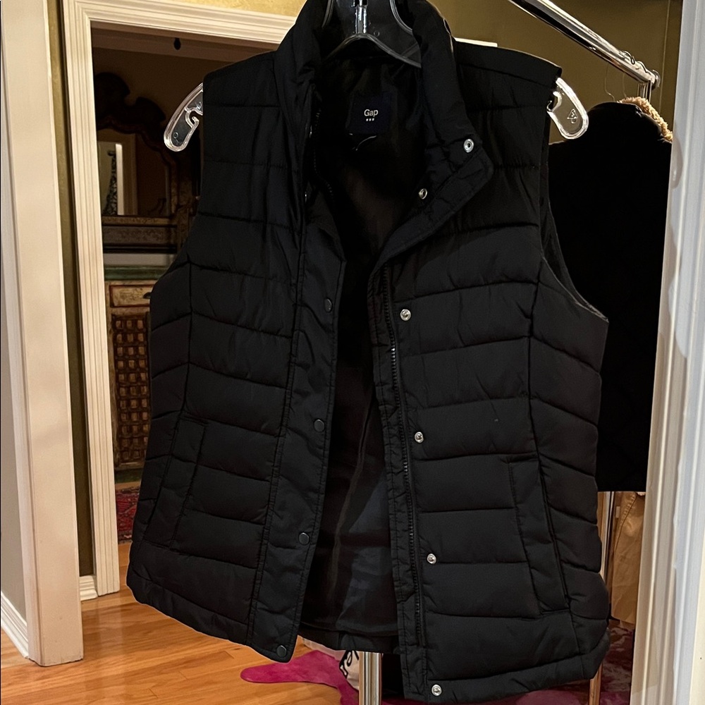 GAP Women's Quilted Black Puffer Vest